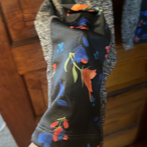 Jade Capri athletic leggings - Picture 2 of 4